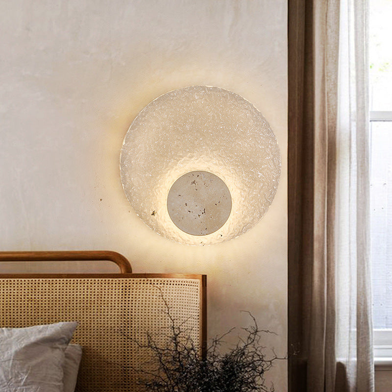 exklusiv vägglampa i modern cirkulär design med akryl och sten för lyxig inredning