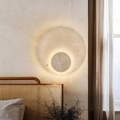 Exklusiv vägglampa i modern cirkulär design med akryl och sten för lyxig inredning
