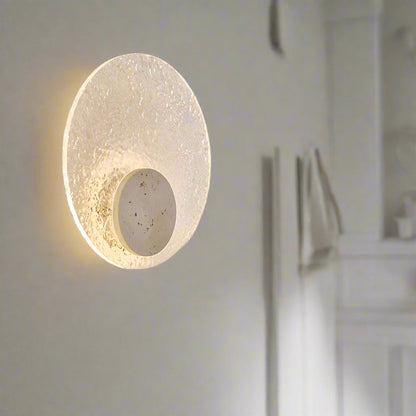 Exklusiv vägglampa i modern cirkulär design med akryl och sten för lyxig inredning